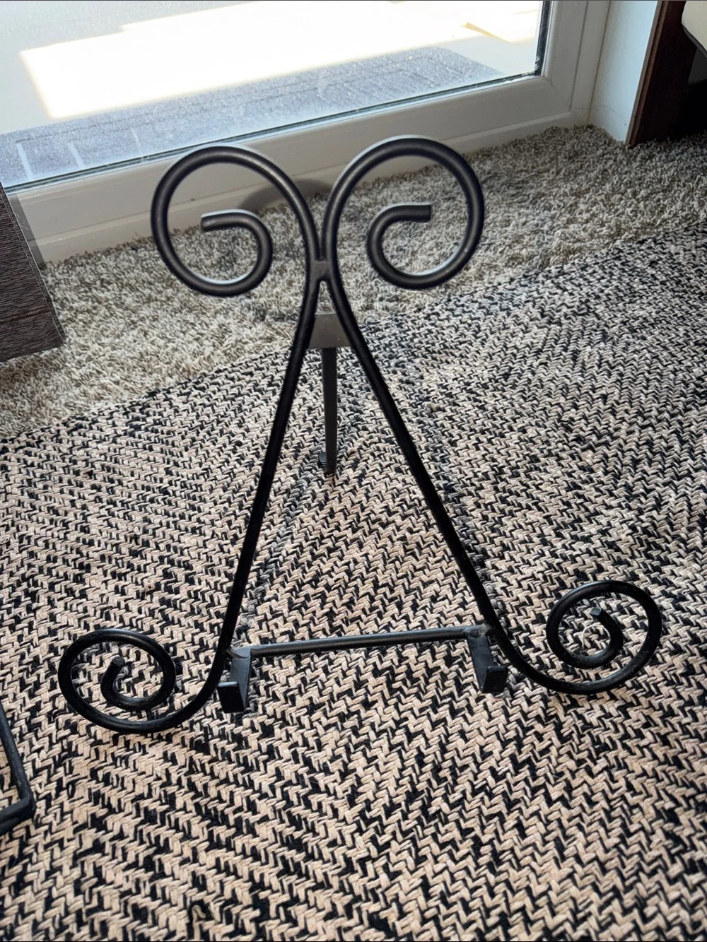 Decorative Black Scroll Metal Frame Holder / Easel Stands - Set of 2